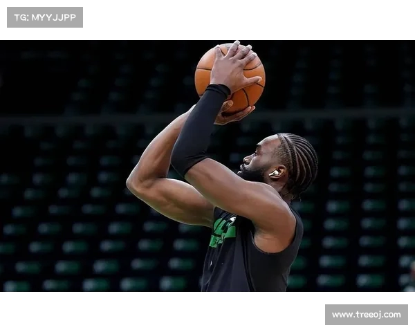 浪漫升级!杰伦-布朗与小波特前女友首次亮相红毯,爱情之路再添新篇章 浪漫升级!杰伦-布朗与小波特前女友首次亮相红毯,爱情之路再添新篇章