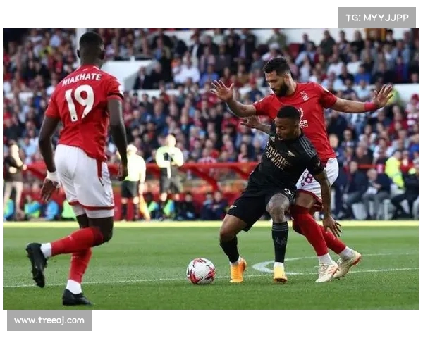 英格兰足球超级联赛：诺丁汉森林前锋阿沃尼伊单刀破门