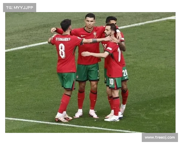 B席:C罗对失利情绪激动,誓言以最佳状态迎接对决(c罗和b席) B席:C罗对失利情绪激动,誓言以最佳状态迎接对决(c罗和b席)