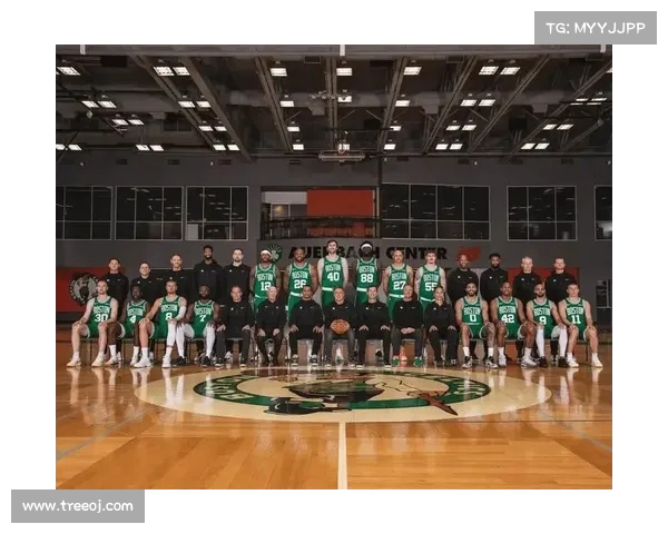 凯尔特人强势表现:总决赛前两场五名球员场均得分,历史地位再升 凯尔特人强势表现:总决赛前两场五名球员场均得分,历史地位再升